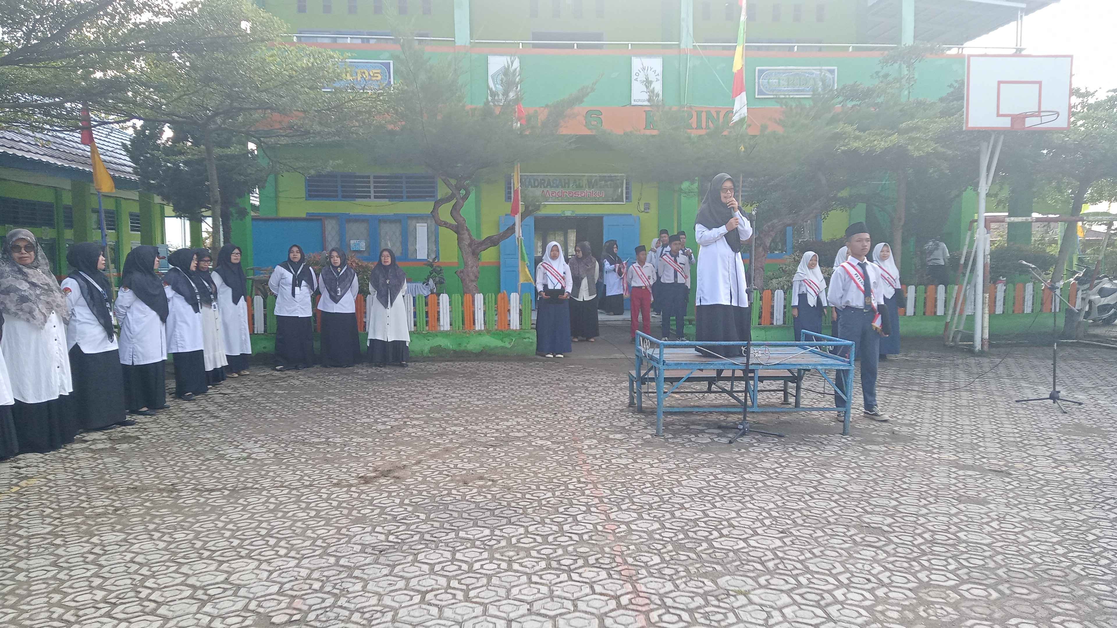 Kepala Perpustakaan MTsN 6 Kerinci Ajak Siswa Kunjungi Kantin Ilmu