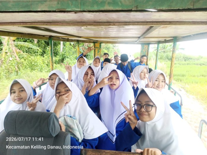 Keseruan Perjalanan Pulang Siswa Baru Bersama Odong-Odong MTsN 6 Kerinci, Penuh Canda dan Tawa Keseruan Perjalanan Pulang Siswa Baru Bersama Odong-Odong MTsN 6 Kerinci, Penuh Canda dan Tawa