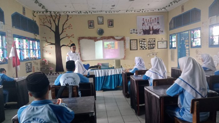 Siswa MTsN 6 Kerinci Ikuti Kegiatan BRUS (Bimbingan Remaja Usia Dini)