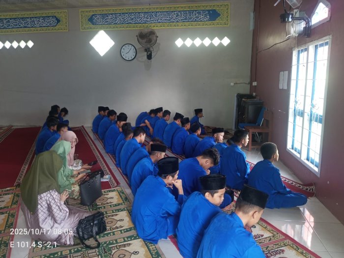Shalat Dhuha Bersama Dipimpin Rafif, Siswa Kelas VIII A MTsN 6 Kerinci
