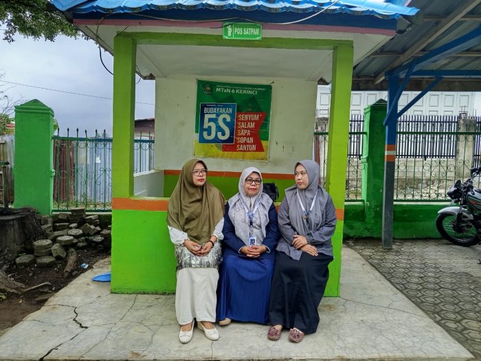 Guru MTsN 6 Kerinci Tunjukkan Loyalitas Melalui Piket Akhir Pekan