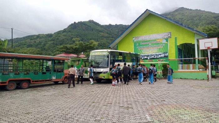 Semangat! Tim Sepak Bola MTsN 6 Kerinci Menuju Liga Pelajar Indonesia Regional Kerinci