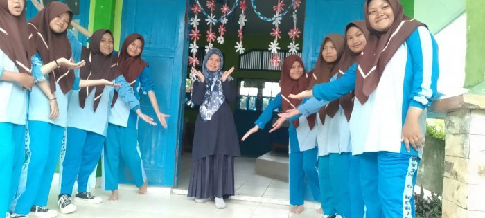 Kelas VIII D MTsN 6 Kerinci Angkat Tema Laut di Lomba Kebersihan Kelas VIII D MTsN 6 Kerinci Angkat Tema Laut di Lomba Kebersihan