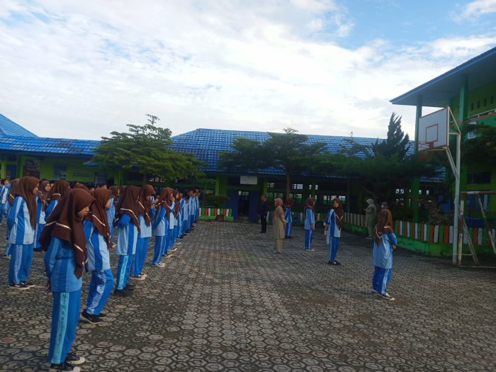 Senam Bersama PTK dan Siswa MTsN 6 Kerinci Berlangsung Meriah Senam Bersama PTK dan Siswa MTsN 6 Kerinci Berlangsung Meriah