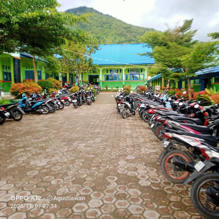 Nyamannya MTsN 6 Kerinci di Bawah Rindangnya Pepohonan