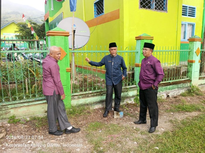Tiga Tokoh Senior MTsN 6 Kerinci H. Riyanto, M. Yamin, EM Samsi Bahas Perbaikan Odong-Odong Tiga Tokoh Senior MTsN 6 Kerinci H. Riyanto, M. Yamin, EM Samsi Bahas Perbaikan Odong-Odong