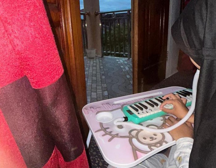 Siswi Kelas VIII Manfaatkan Libur Sekolah untuk Belajar Not Angka Demi Meraih Cita-cita