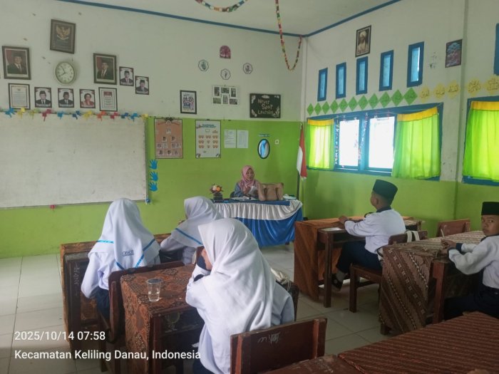 Guru MTK Bu Nidestri, S.Pd Terapkan Model Deep Learning dalam Pembelajaran di MTsN 6 Kerinci