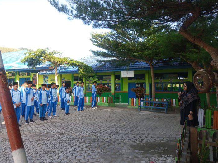 Tingkatkan Kedisiplinan dan Karakter Siswa, Kepala MTsN 6 Kerinci Berikan Pembinaan Intensif