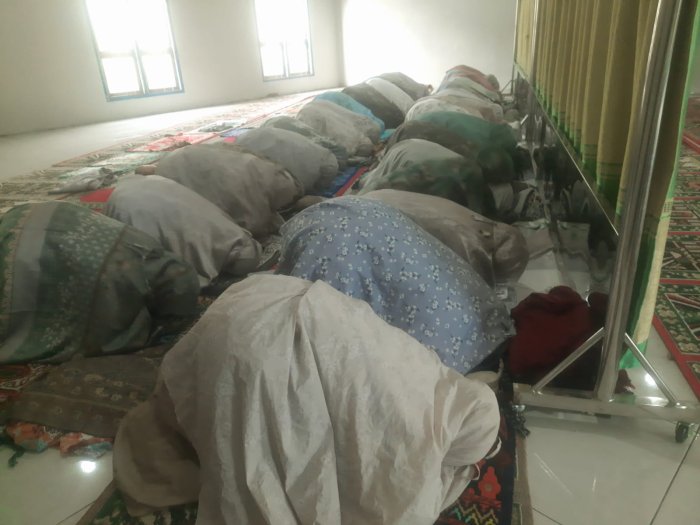 Salat Dhuha Berjamaah di MTsN 6 Kerinci Berjalan Tertib Salat Dhuha Berjamaah di MTsN 6 Kerinci Berjalan Tertib