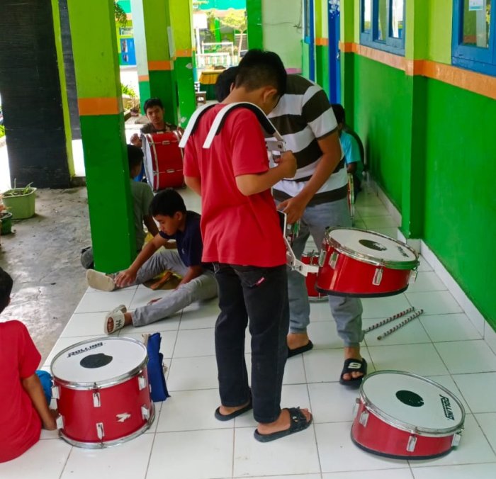 Ekstrakurikuler Drumband MTsN 6 Kerinci Tetap Semangat Berlatih di Hari Libur Ekstrakurikuler Drumband MTsN 6 Kerinci Tetap Semangat Berlatih di Hari Libur