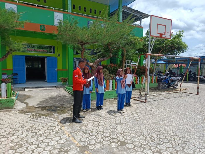Semangat Juang Pahlawan Menyala! Siswa MTsN 6 Kerinci Latihan Upacara Hari Pahlawan di Bawah Terik Matahari