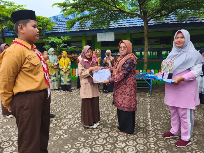 Kelas 9A Raih Juara 1 Lomba Pembuatan Alat Peraga Pembelajaran Materi Siklus Air Kelas 9A Raih Juara 1 Lomba Pembuatan Alat Peraga Pembelajaran Materi Siklus Air