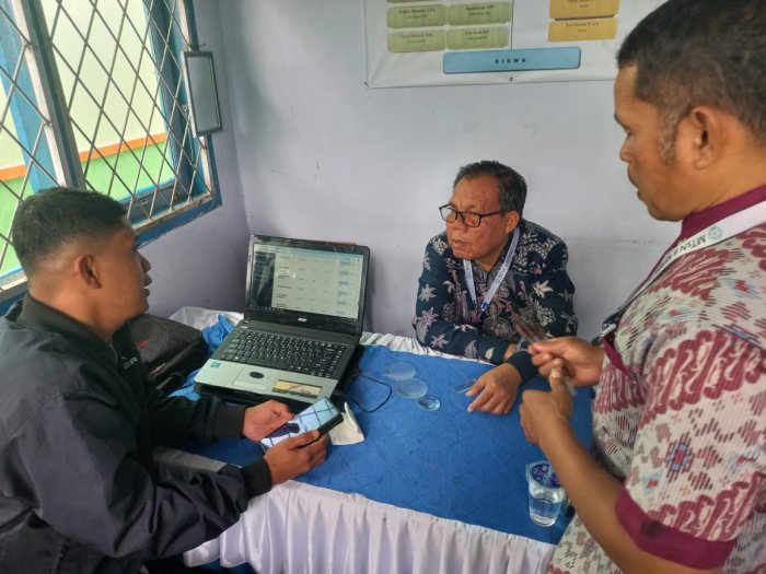 Operator Sarpras Lakukan Pendataan dan Penghitungan Alat Laboratorium IPA