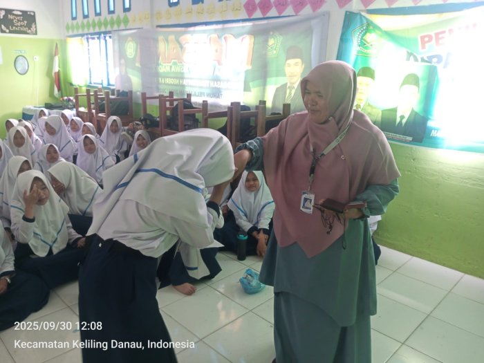 Nobar Film G30S/PKI di MTsN 6 Kerinci, Selingi Kegiatan dengan Kuis Sejarah Nobar Film G30S/PKI di MTsN 6 Kerinci, Selingi Kegiatan dengan Kuis Sejarah