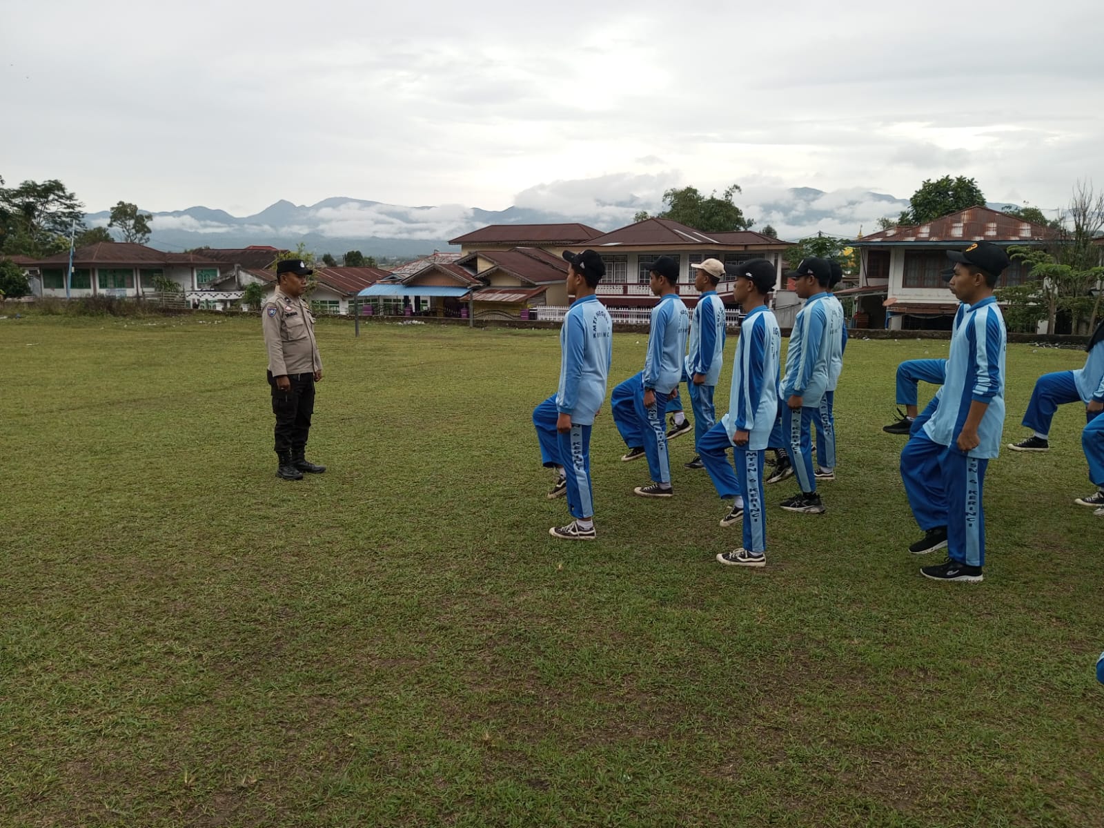 Paskibra MTsN 6 Kerinci Dilatih TNI-Polri untuk Persiapan HUT RI ke-80 Paskibra MTsN 6 Kerinci Dilatih TNI-Polri untuk Persiapan HUT RI ke-80