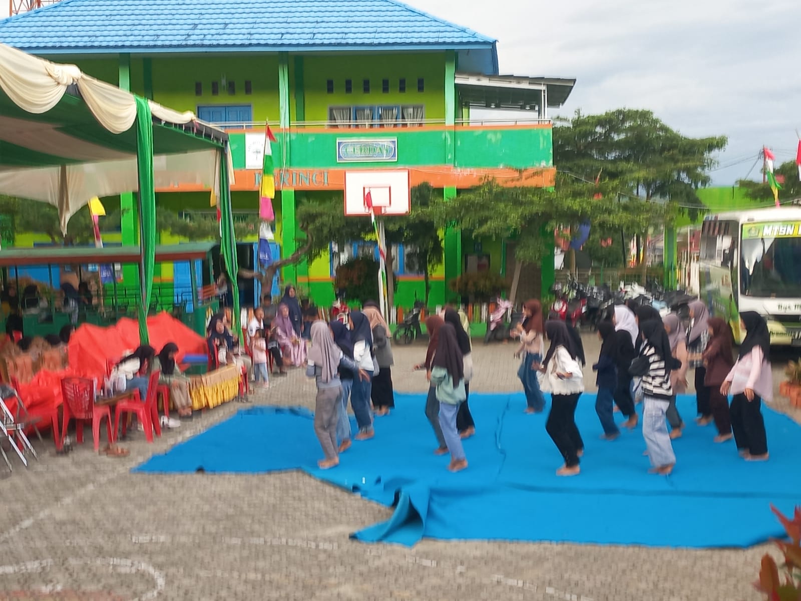 H â€“ 1 Pemantapan acara Persiapan Perpisahan