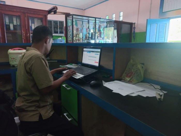 Operator SIMSARPRAS Teliti Isi Data Sarana dan Prasarana MTsN 6 Kerinci, Kamad Berikan Apresiasi Operator SIMSARPRAS Teliti Isi Data Sarana dan Prasarana MTsN 6 Kerinci, Kamad Berikan Apresiasi