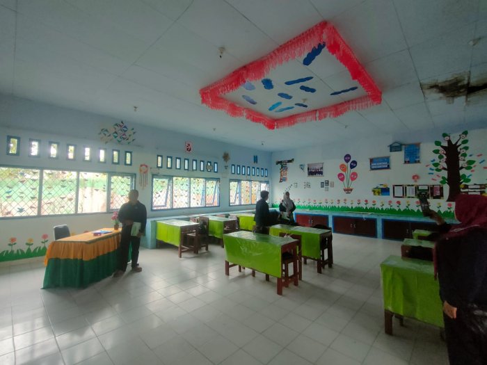 Peringati HUT RI ke-80, MTsN 6 Kerinci Gelar Lomba Kebersihan dan Kelengkapan Kelas: Kelas VII B Usung Tema “Berbunga“ Peringati HUT RI ke-80, MTsN 6 Kerinci Gelar Lomba Kebersihan dan Kelengkapan Kelas: Kelas VII B Usung Tema “Berbunga“