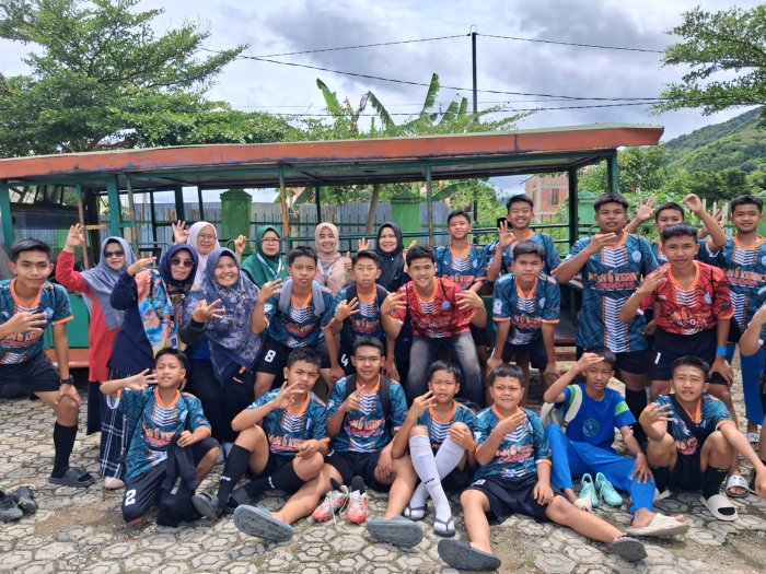 Sambutan Meriah Keluarga Besar MTsN 6 Kerinci Untuk Tim PS Usai Raih Kemenangan Gemilang