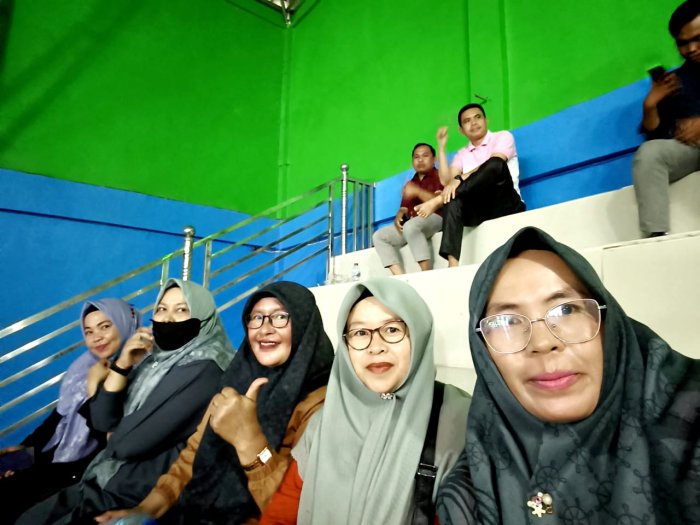 Kepala MTsN 6 Kerinci dan Guru Hadiri Final Bulu Tangkis HAB Kemenag, Saksikan Ketegangan PB MTs vs PB KUA