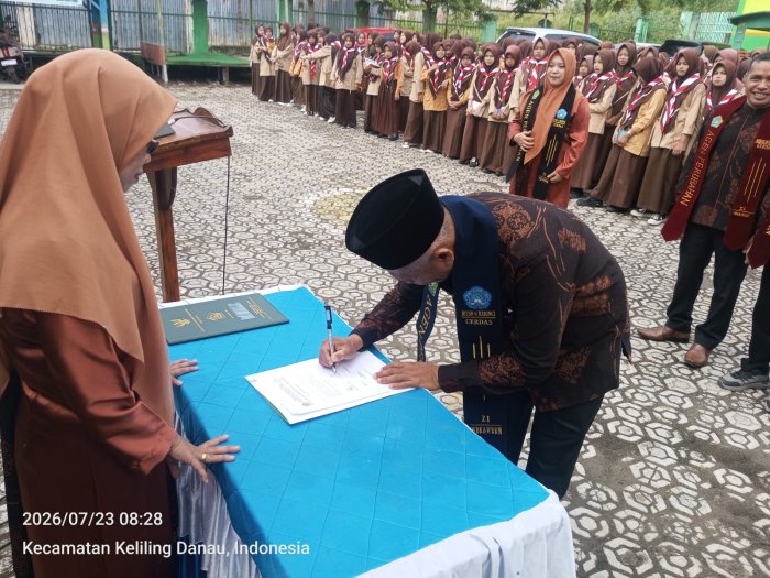 Penandatanganan Pakta Integritas Agen Perubahan MTsNegeri 6 Kerinci, Wujud Komitmen Mewujudkan Visi dan Misi Madrasah Penandatanganan Pakta Integritas Agen Perubahan MTsNegeri 6 Kerinci, Wujud Komitmen Mewujudkan Visi dan Misi Madrasah