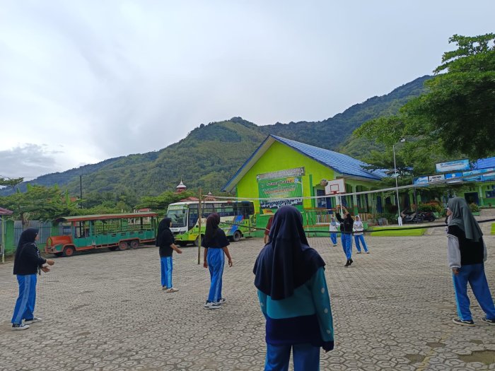 Ekstrakurikuler Volly Ball Kembali Digelar di Lapangan MTsN 6 Kerinci