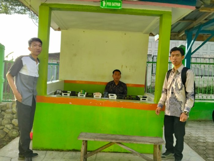 Sekretaris ASAS Rama Pandeska, S.E Tinjau Langsung Proses Pengumpulan HP oleh Panitia dan Guru Piket