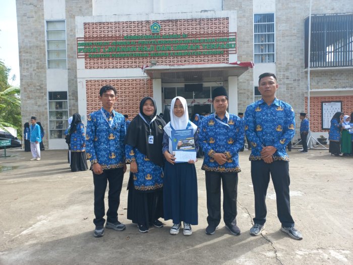 Zelia Salma Arifani Terima Medali dan Tabanas Usai Raih Juara 1 OMI Tingkat Kabupaten Kerinci Zelia Salma Arifani Terima Medali dan Tabanas Usai Raih Juara 1 OMI Tingkat Kabupaten Kerinci