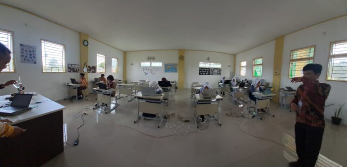 Tiga Siswi MTsN 6 Kerinci Ikuti OMI Mapel Matematika Dengan Penuh Semangat