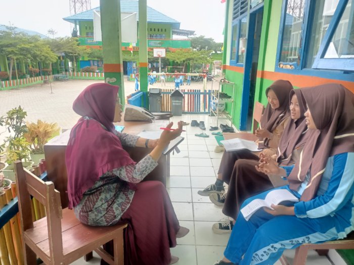 English Club MTsN 6 Kerinci Laksanakan Pembinaan Hadapi Olimpiade OYISI