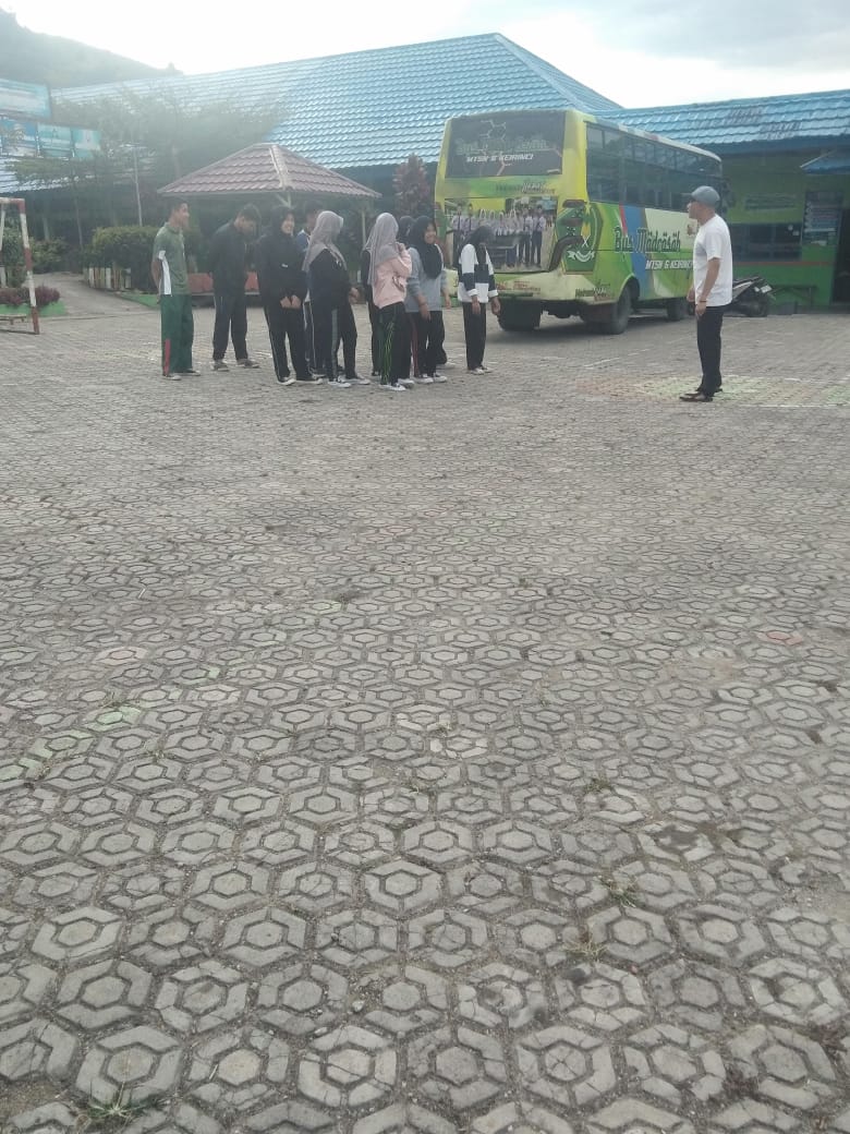 LATIHAN PASKIBRA SEKOLAH BERLANGSUNG SEMANGAT, SIAP SAMBUT HARI KEMERDEKAAN LATIHAN PASKIBRA SEKOLAH BERLANGSUNG SEMANGAT, SIAP SAMBUT HARI KEMERDEKAAN