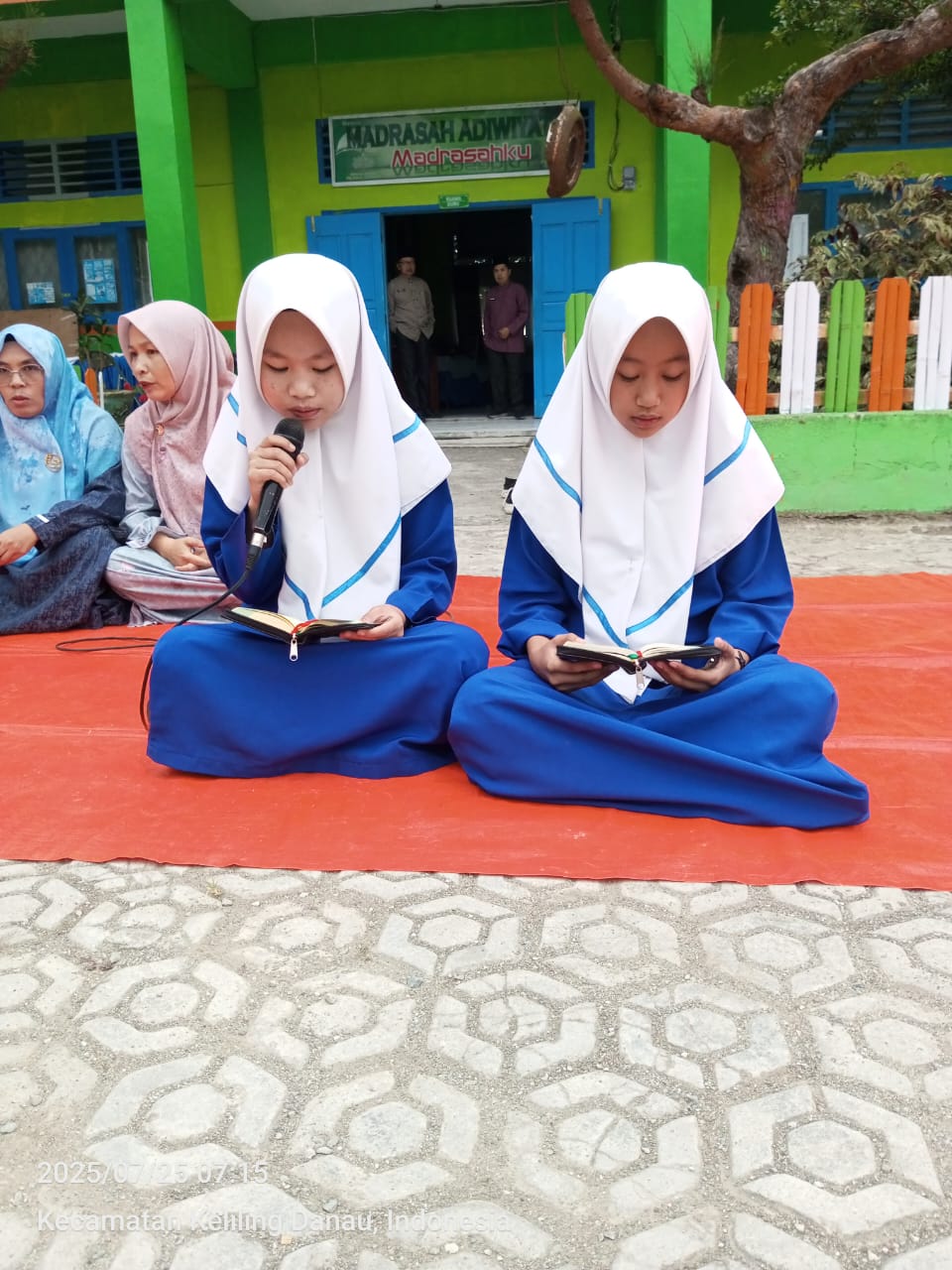 Siswa Kelas IX B MTsN 6 Kerinci Memimpin Pembacaan Yasin, Tumbuhkan Kemandirian dan Spirit Religius Siswa Kelas IX B MTsN 6 Kerinci Memimpin Pembacaan Yasin, Tumbuhkan Kemandirian dan Spirit Religius