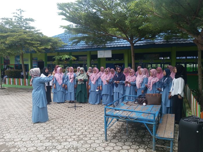 Ibu-Ibu Darma Wanita MTsN 6 Kerinci Latihan Paduan Suara Sambut MTQ Tingkat Kabupaten Ibu-Ibu Darma Wanita MTsN 6 Kerinci Latihan Paduan Suara Sambut MTQ Tingkat Kabupaten