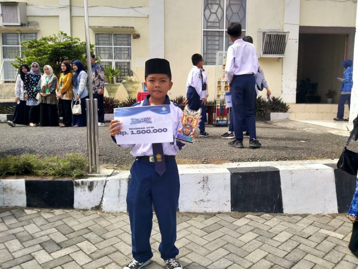 Fazel Pazlin Raih Juara I Lomba Story Telling Bahasa Inggris Tingkat Kabupaten Kerinci dan Kota Sungai Penuh