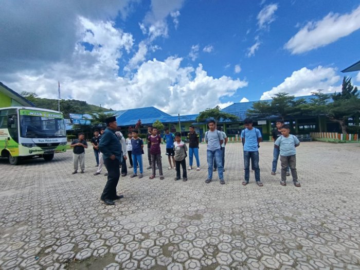 Doa dan Dukungan Penuh, Tim Bola MTsN 6 Kerinci Dilepas untuk Berlaga di JSFL Kerinci 2025