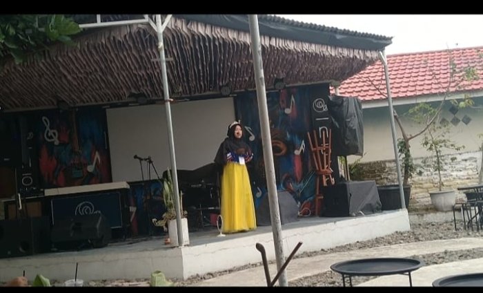 Khanza Arafifa Siswa MTsN 6 Kerinci Tampil Memukau dengan Storytelling Snow White