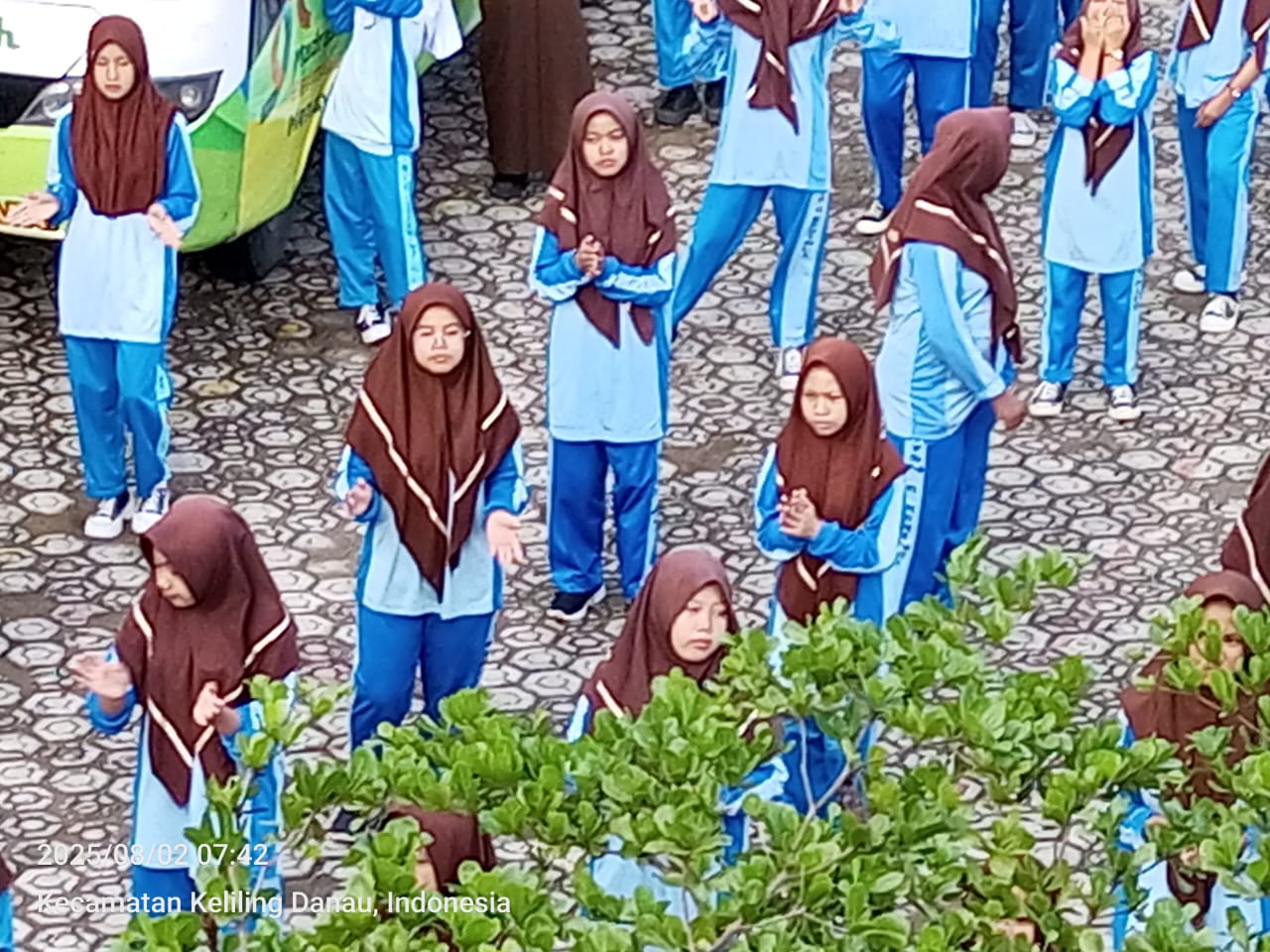 Keseruan PTK MTsN 6 Kerinci Menonton Lomba Futsal Sarung di Lantai 2 Keseruan PTK MTsN 6 Kerinci Menonton Lomba Futsal Sarung di Lantai 2