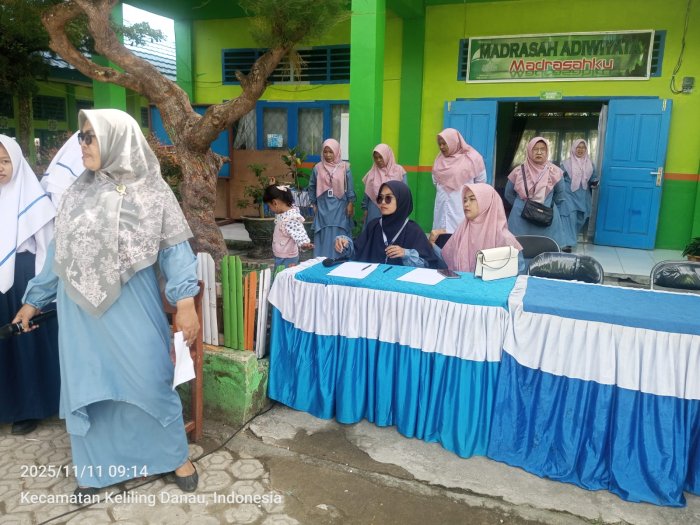 Ibu Siti Salmah, S.Pd. Koordinir Persiapan Lomba Paduan Suara dalam Rangka Peringatan Hari Pahlawan