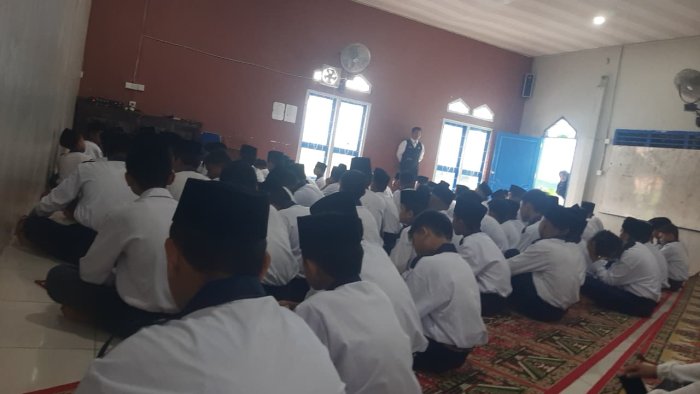 MTsN 6 Alihkan Kegiatan Pagi Senin ke Musholla MTsN 6 Alihkan Kegiatan Pagi Senin ke Musholla