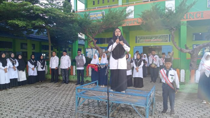 Kepala MTsN 6 Kerinci Ingatkan Civitas Madrasah Bangun Kesadaran Diri dan Ekologi-Teologi