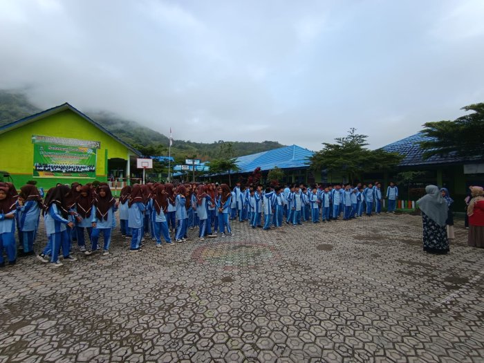 MTsN 6 Kerinci Gelar Apel Kedisiplinan Sebelum Jalan Santai MTsN 6 Kerinci Gelar Apel Kedisiplinan Sebelum Jalan Santai