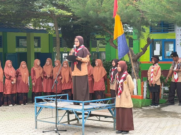 MTsN 6 Kerinci Gelar Upacara Peringatan Hari Pramuka, Kepala Madrasah Bacakan Amanat Ka. Kwarnas MTsN 6 Kerinci Gelar Upacara Peringatan Hari Pramuka, Kepala Madrasah Bacakan Amanat Ka. Kwarnas