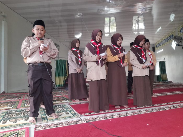 Tim Kesenian dan Seksi Acara MTsN 6 Kerinci Gelar Latihan Intensif Sambut Maulid Nabi Muhammad SAW Tim Kesenian dan Seksi Acara MTsN 6 Kerinci Gelar Latihan Intensif Sambut Maulid Nabi Muhammad SAW
