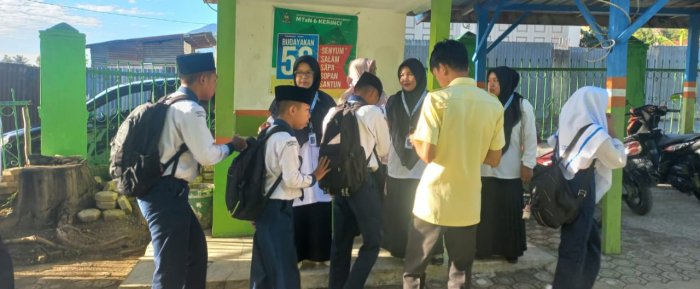 Budaya 5S Terus Digalakkan, MTsN 6 Kerinci Sambut Siswa dengan Hangat