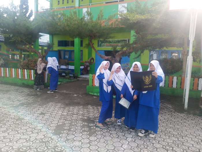 Siswa Kelas VIII D MTsN 6 Kerinci Laksanakan Latihan Upacara Senin Siswa Kelas VIII D MTsN 6 Kerinci Laksanakan Latihan Upacara Senin