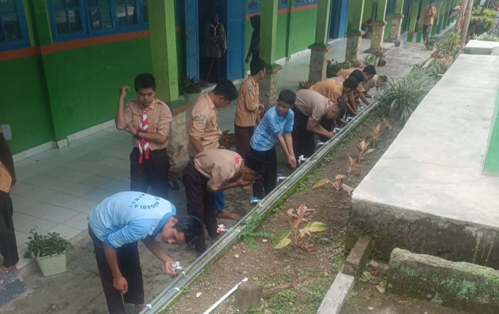 MTsN 6 Kerinci Tanamkan Budaya Antri Saat Berwudhu