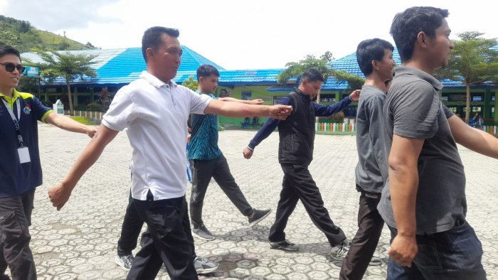 Dedikasi Tanpa Henti, Tim Pembawa Bendera HGN 2025 MTsN 6 Kerinci Berlatih di Hari Libur