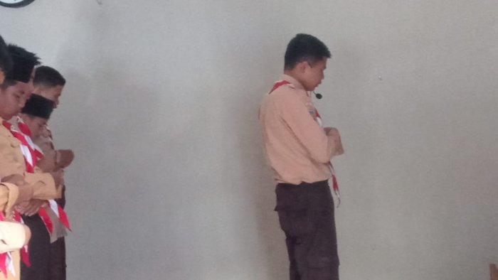 Afiq Dhiya Ulhaq, Siswa Kelas 9B, Pimpin Sholat Dhuha Berjamaah dengan Penuh Khusyuk Afiq Dhiya Ulhaq, Siswa Kelas 9B, Pimpin Sholat Dhuha Berjamaah dengan Penuh Khusyuk