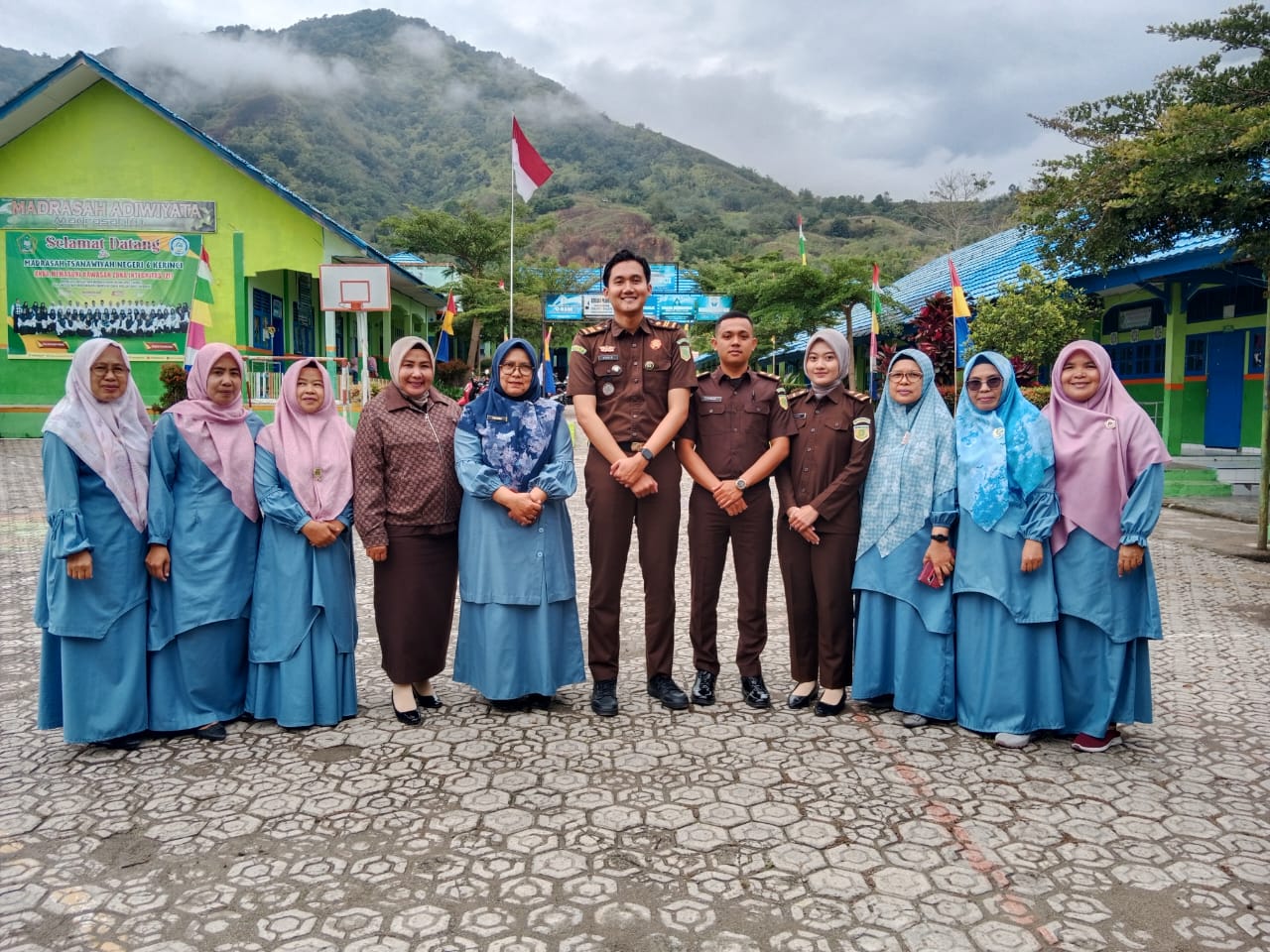 Jaksa Negeri Sungai Penuh Beri Penyuluhan Tentang Bullying, Narkoba, dan Miras di MTsN 6 Kerinci Jaksa Negeri Sungai Penuh Beri Penyuluhan Tentang Bullying, Narkoba, dan Miras di MTsN 6 Kerinci